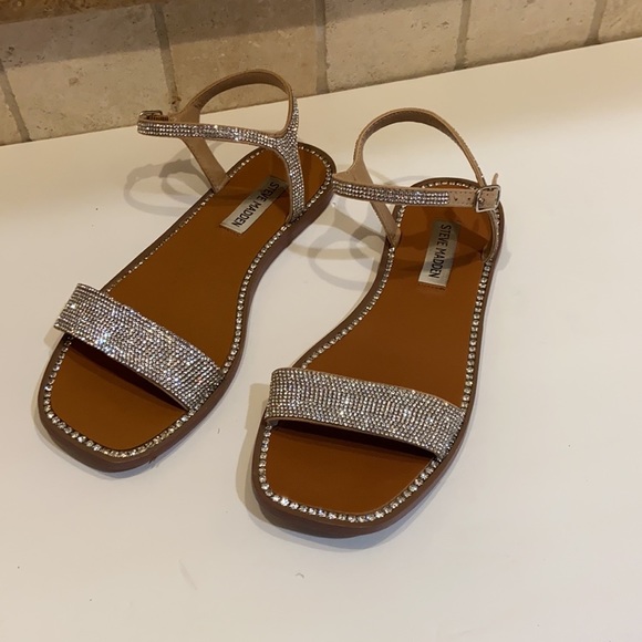 Steve Madden | Shoes | Steve Madden Nishar Flat Sandal Silver Size 8m |  Poshmark